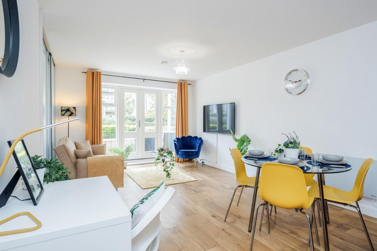 King Bed Manhattan Close To London Heathrow West Drayton  Bagian luar foto